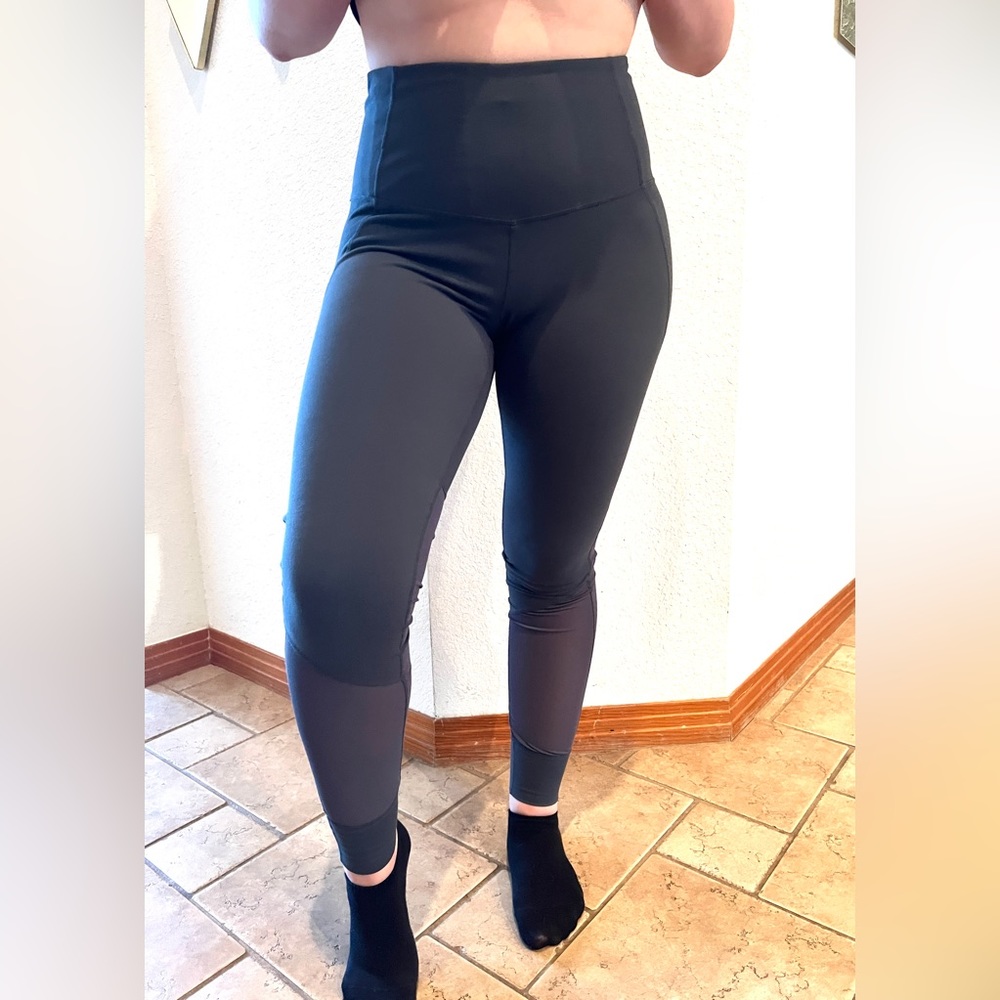 EUC Zella Live In Grey Mesh Legging Size Large